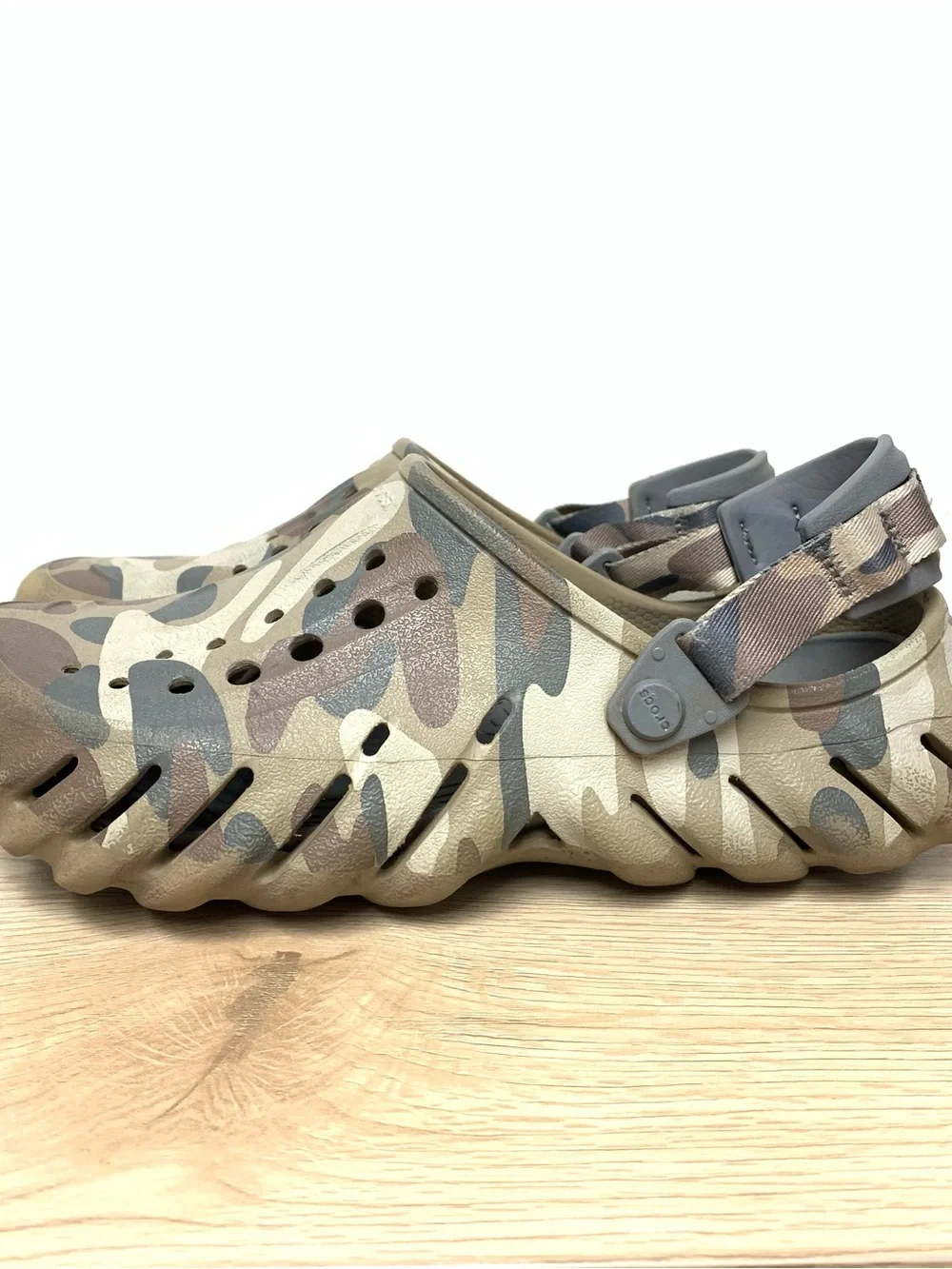 Crocs Echo Camo Redux Clog Shoes Mens 7 Womens 9 Gray Tan Camouflage Scuffs